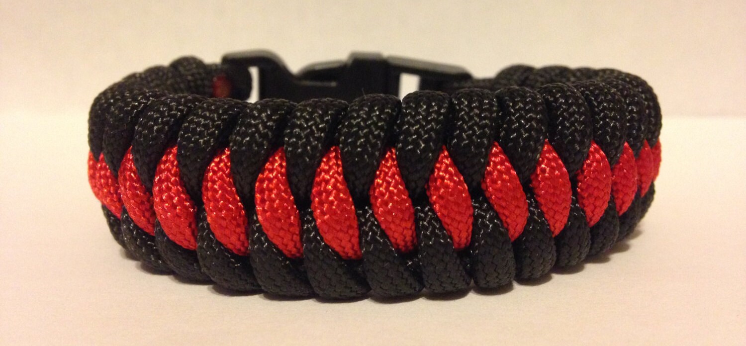 Dragon's Teeth Paracord Bracelet