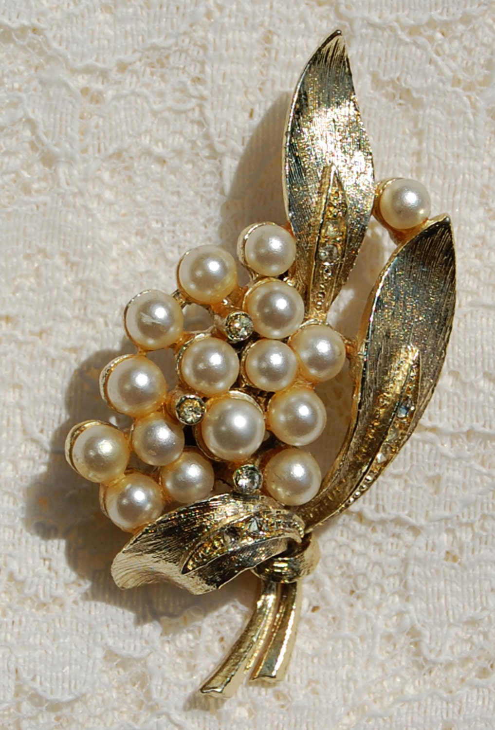 CORO Pearl, Rhinestone, & Gold Flower Stem Brooch 1950s – 1960s – Haute ...