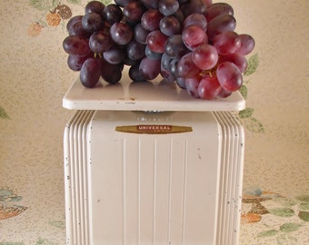 Scale - Vintage Kitchen Scale - Universal