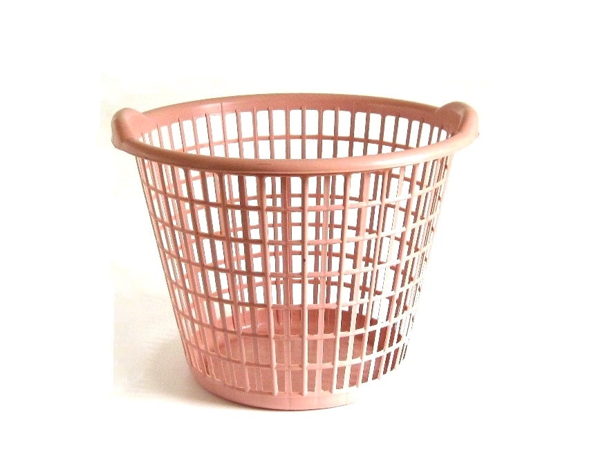 VINTAGE RUBBERMAID LAUNDRY HAMPER CLOTHES BASKET 1980..PINK