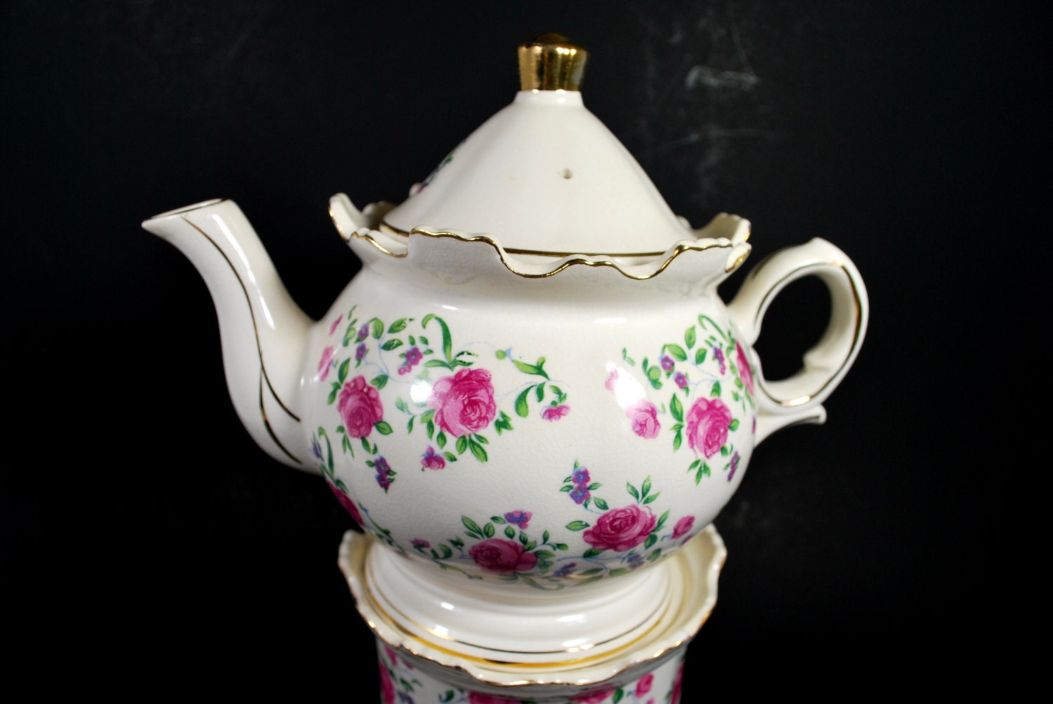 Vintage Tea Pot with Candle Warmer Pink and by Dupasseaupresent