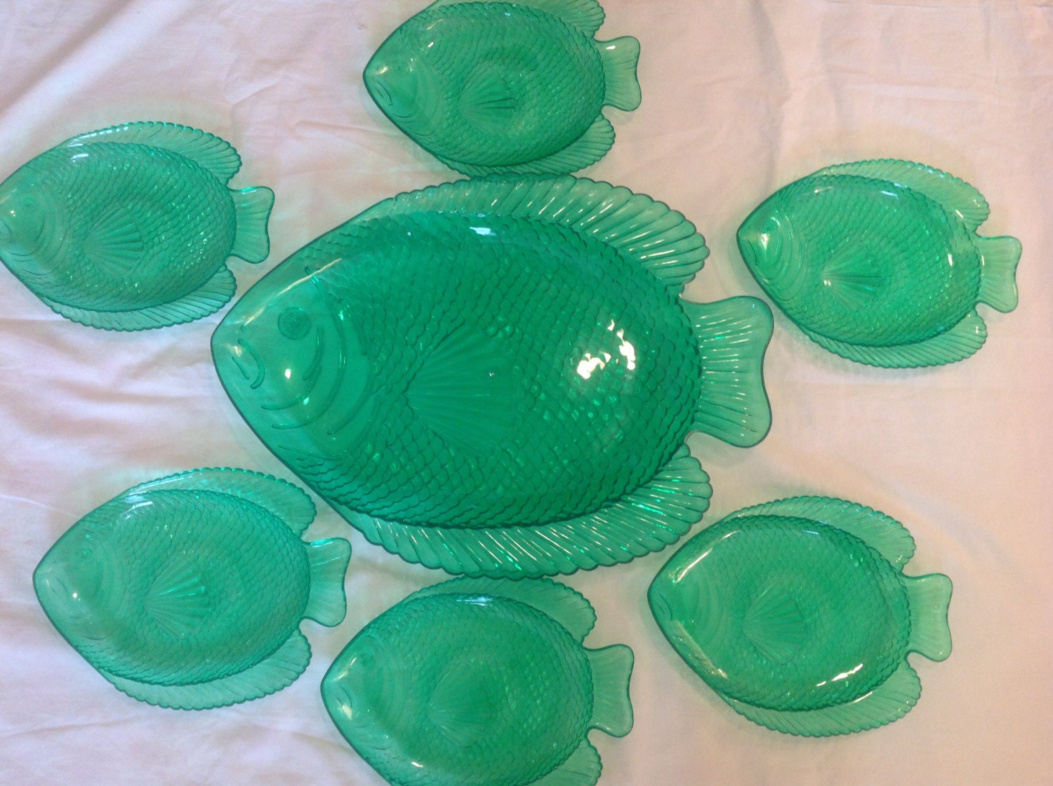 Vintage Set Of 6 Plastic Fish Decor Plates & 1 Large Platter