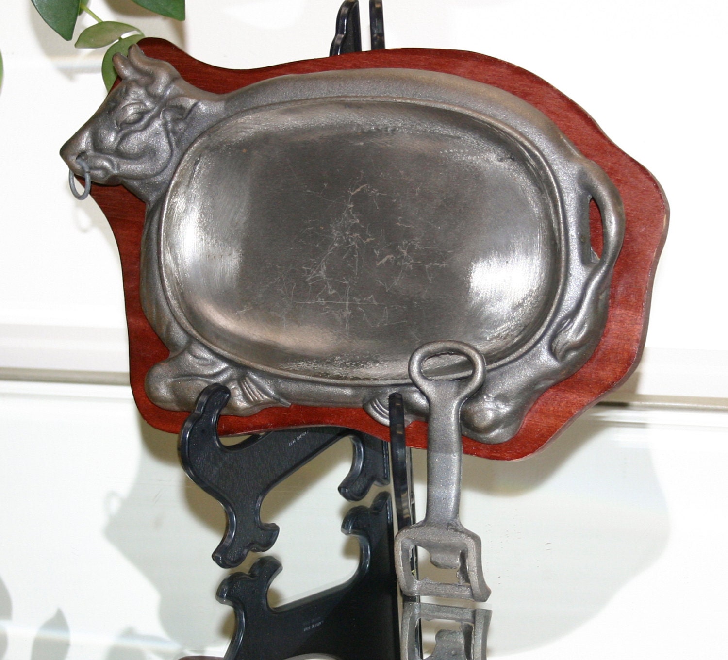 Vintage Cast Iron Steak Plate with Wood by TheOldGreenGarage