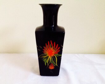 Gorgeous chinoiserie ceramic black flower vase with hand painted chrysanthemums. Vintage item from 1970s, in perfect condition, no damage.