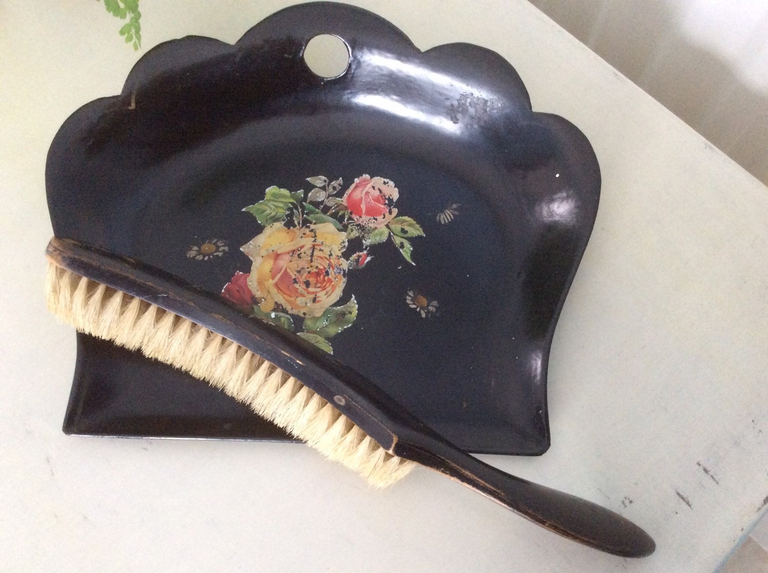 Vintage crumb tray and brush. Black lacquer Papier mache