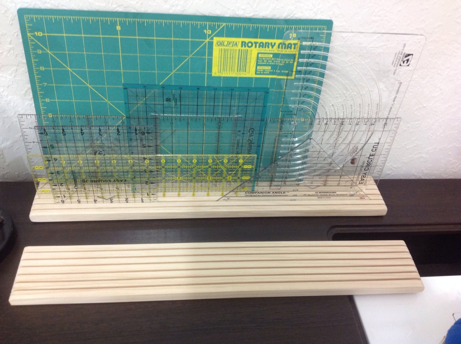 23 QUILT RULER ORGANIZER 23 x 3.5 x 1