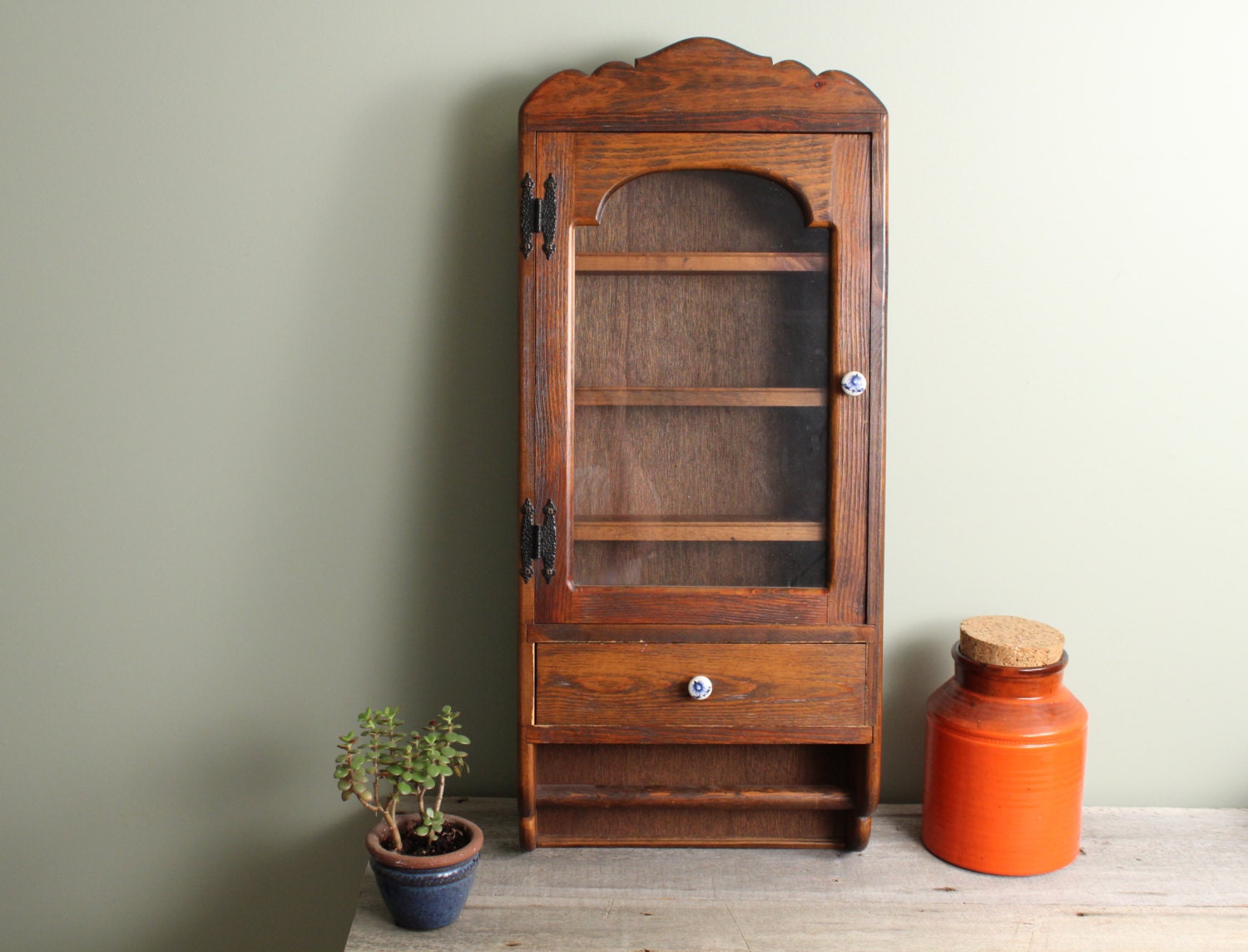 earliest wall mounted kitchen cabinet