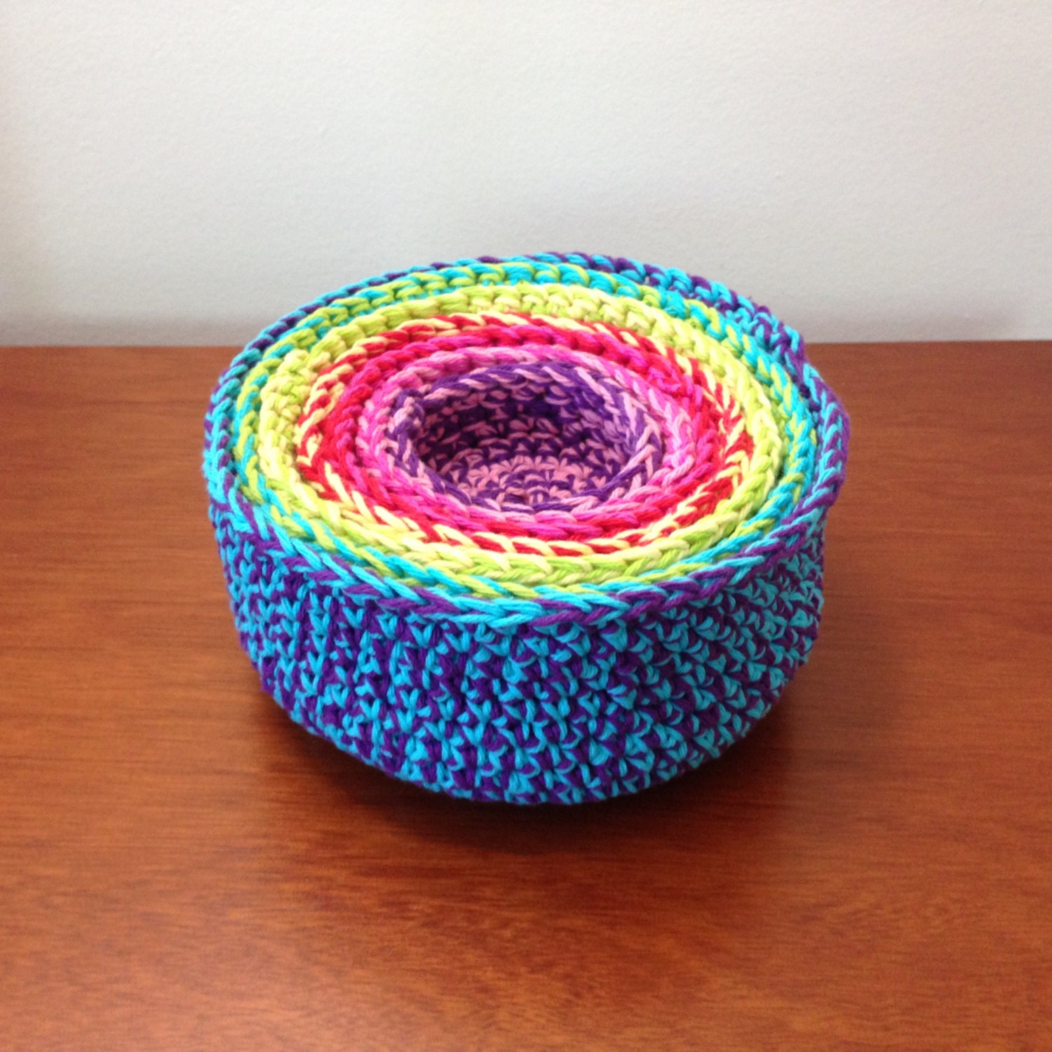 Large Crochet Bowl Pattern / Tutorial: Blue and Purple Crochet