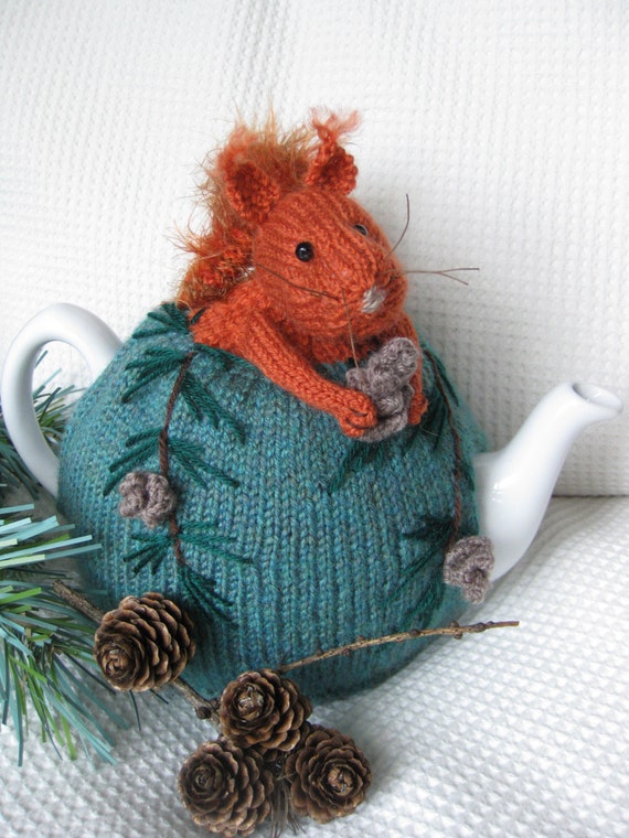 Red Squirrel Tea Cosy Knitting Pattern
