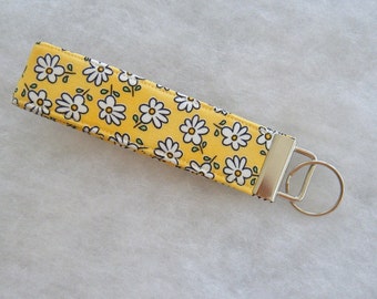 Key Fob wristlet - Yellow daisies
