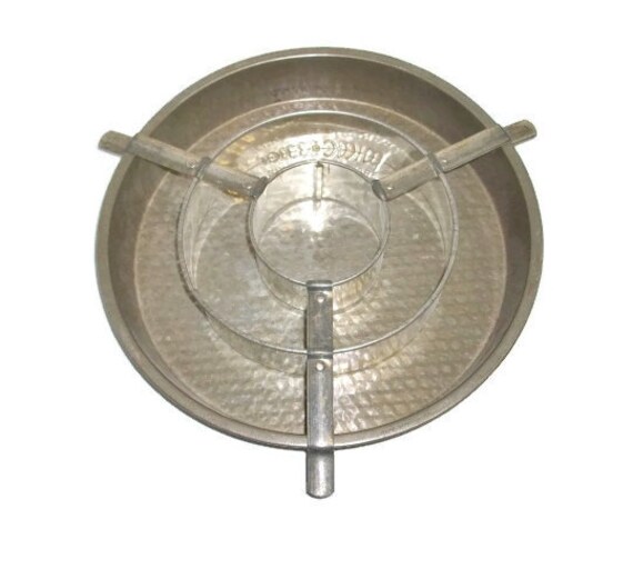 One Vintage Bake King Cake Pan With Insert by TheVintageDresser