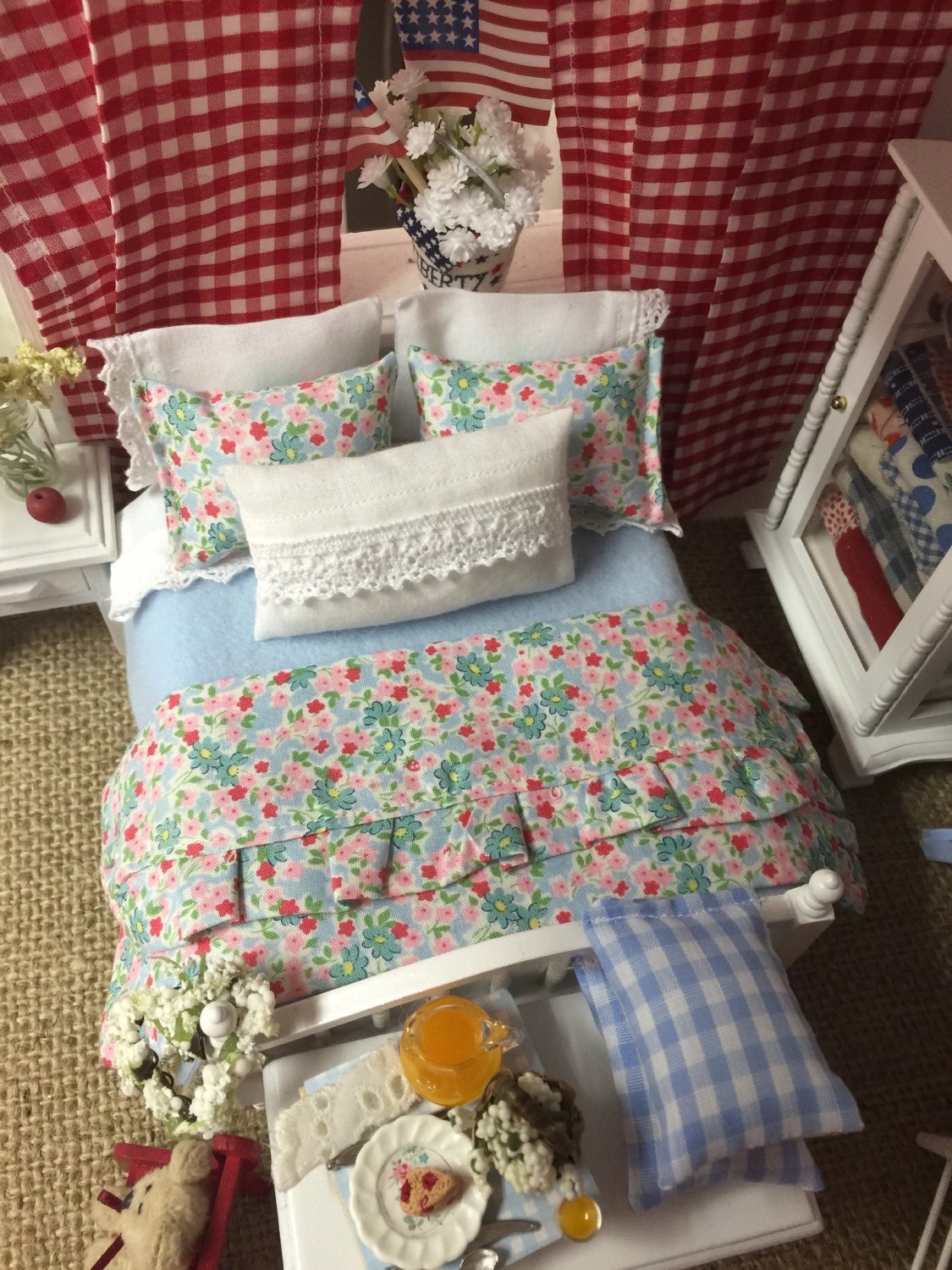 Miniature Dollhouse Bedding Queensize Bed Bedding112 Scale