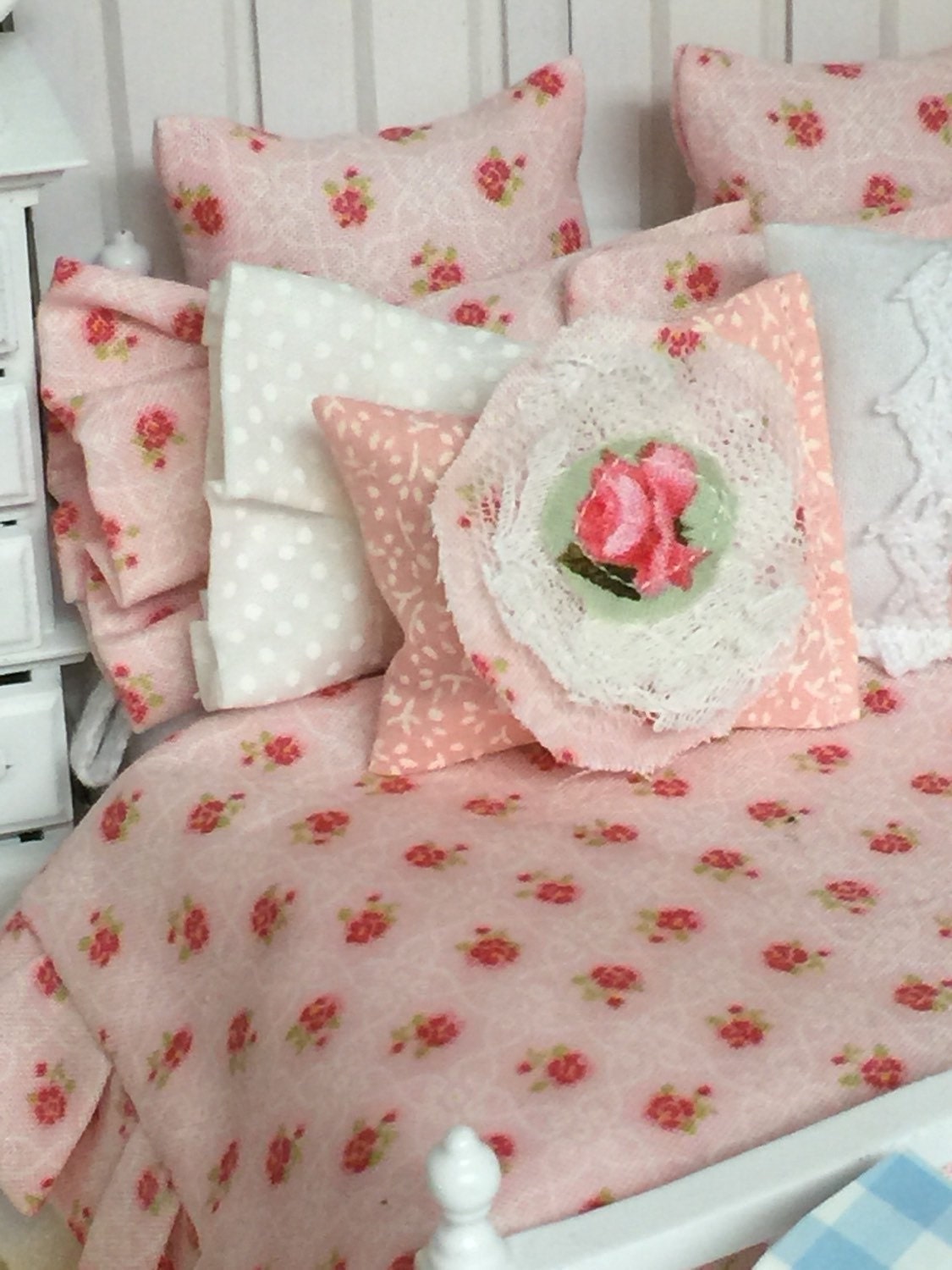 Miniature Dollhouse Full Cottage Bedding set with Pink tiny