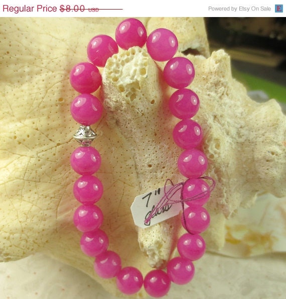 ON SALE Hot Pink glass bead bracelet on stretchy by beadwizzard