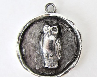 Antiqued Silver Ox Owl Medallion Charm Bird Pendant Pewter Drop Nunn Design 24mm chm0371 (1)