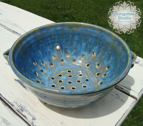 Ceramic Berry Bowl Ceramic Berry Bowl in Handmade by BungalowSPC