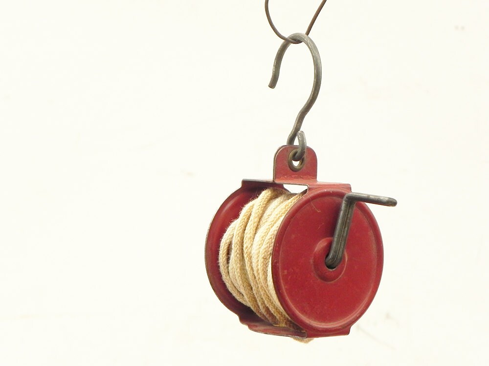 Vintage clothes line reel in red