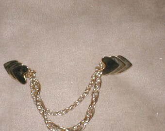 Vintage 1950's gold Hearts Sweater Guard Clip Chain