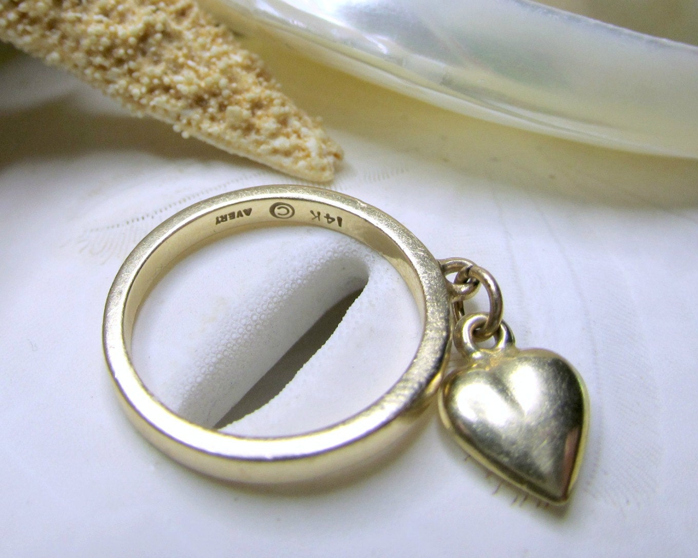 14k Gold James Avery Dangle Heart Charm Ring 2.55g Size 5