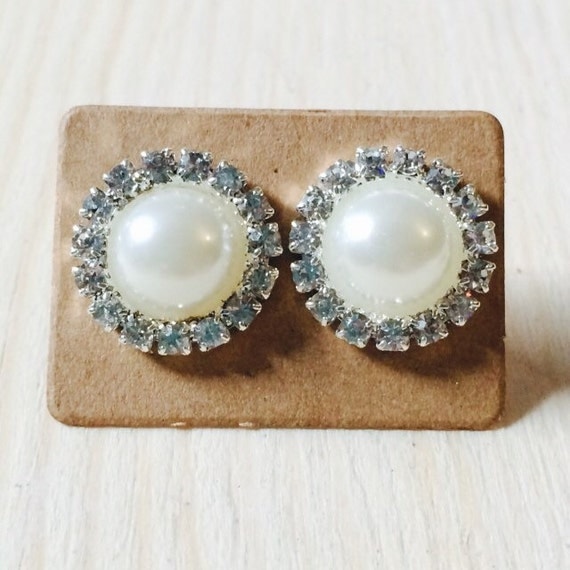 Gorgeous pearl and rhinestone studs