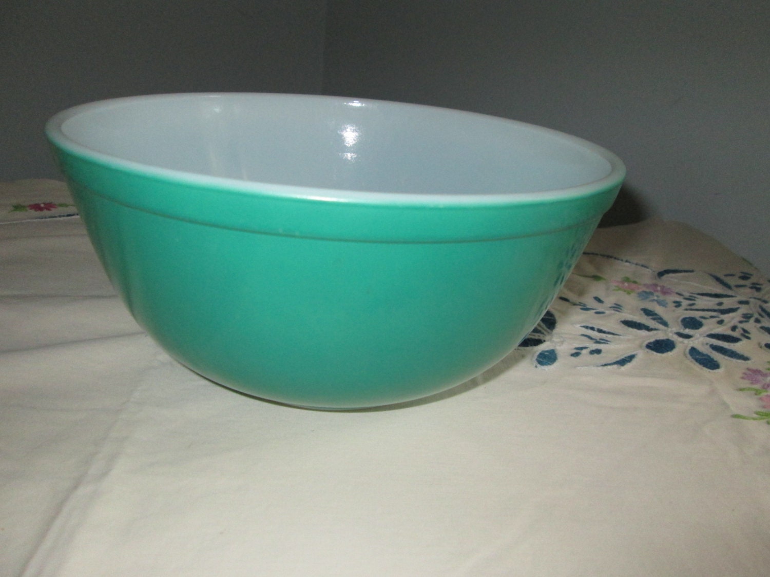 Vintage 1950's Pyrex Green Nesting Mixing Bowl Medium 403