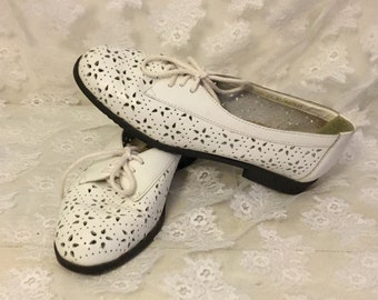 Vintage Womens Bayberry White Leather Shoes Size 6