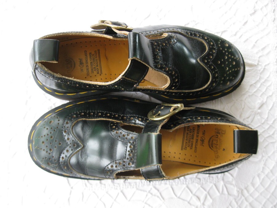 vintage. DR MARTENS. mary jane. LEATHER. green distressed.