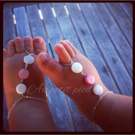 nu pied bébé fille