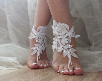 Sandales aux pieds nus de plage blanche mariage