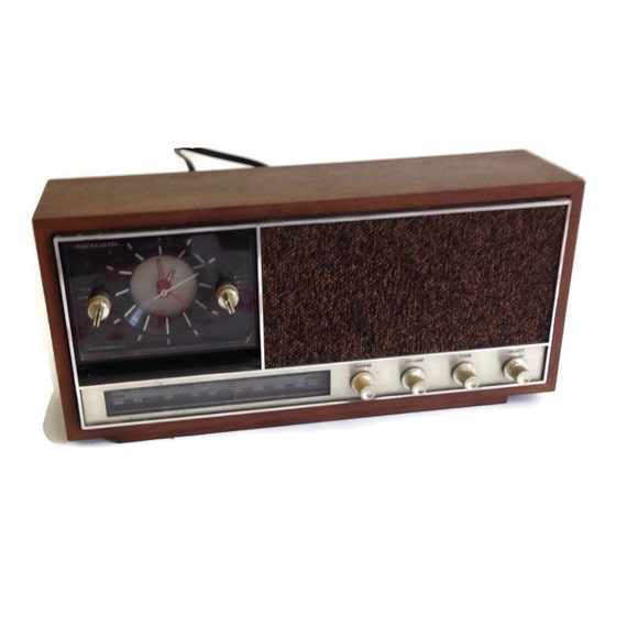 Clock RadioVintage Realistic Clock RadioChronomatic 7Mid