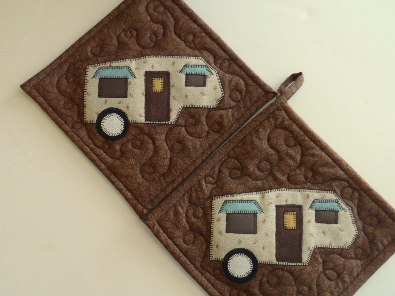 Retro 5th wheel camper pot holders applique quilted set of
