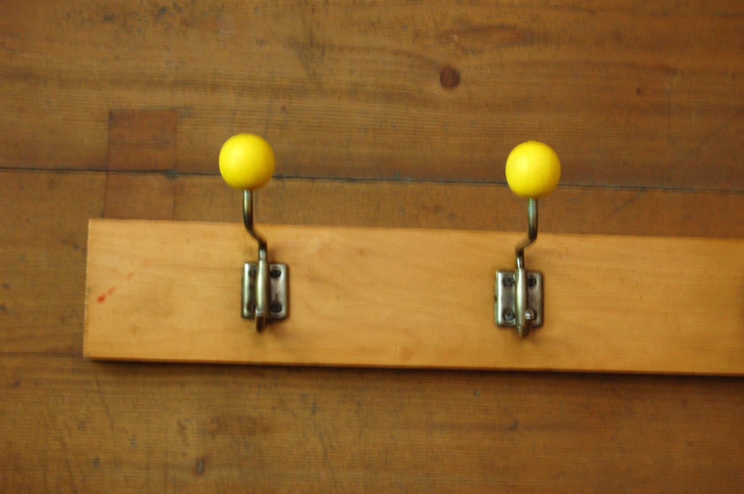 Vintage 3 yellow ball wooden coat hook, Retro coat hanger, Rustic coat