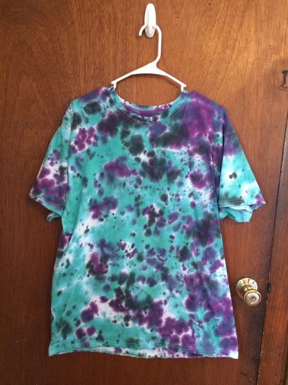 Splotchy tie dye tee in purple black and green. Men's XL