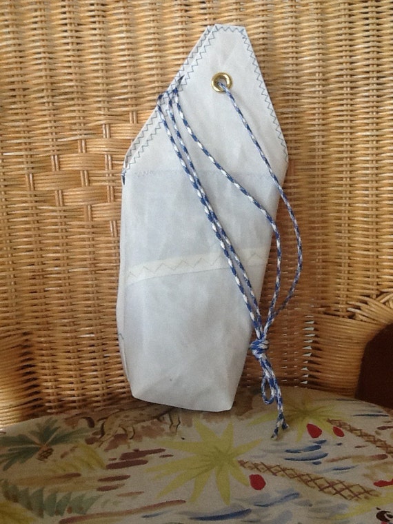 Sailcloth wine tote bag made of recycled Lake Superior by Sailknot