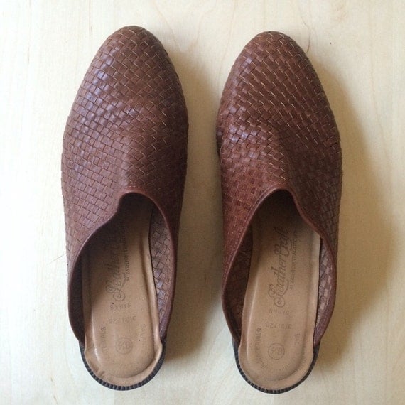 vintage brown woven leather mules size 8.5 by Vintagemidwestern