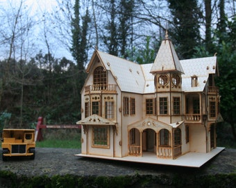 Fantasy Mansion Dolls House