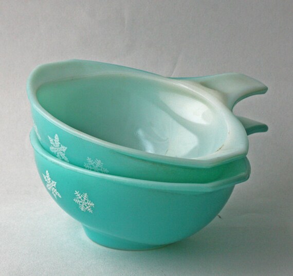 Two Pyrex Dishes with handles in the popular Snowflake
