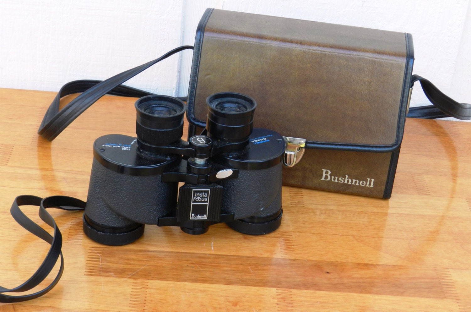 Bushnell Banner Binoculars with Case 7 X 35 Extra Wide Angle