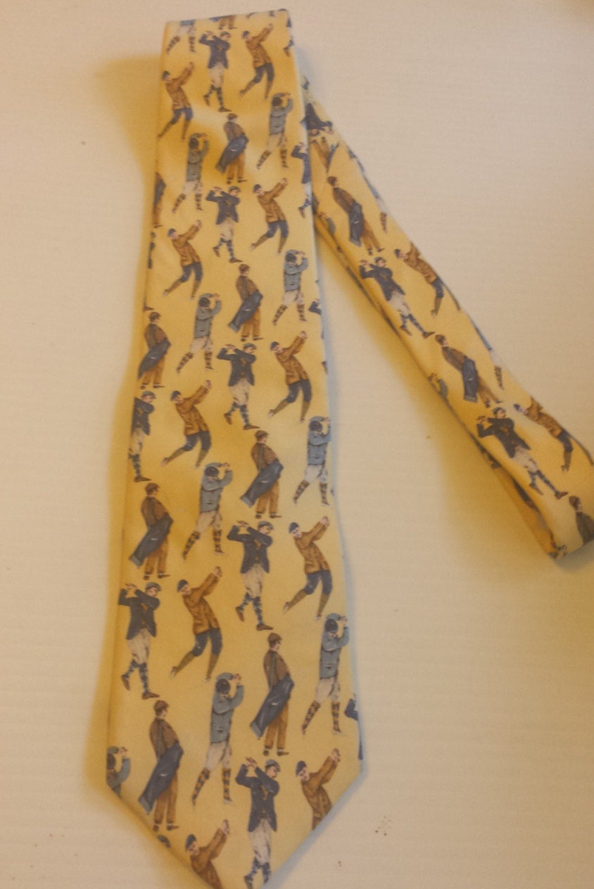 Vintage golf tie yellow with 1920's golfers. Made of