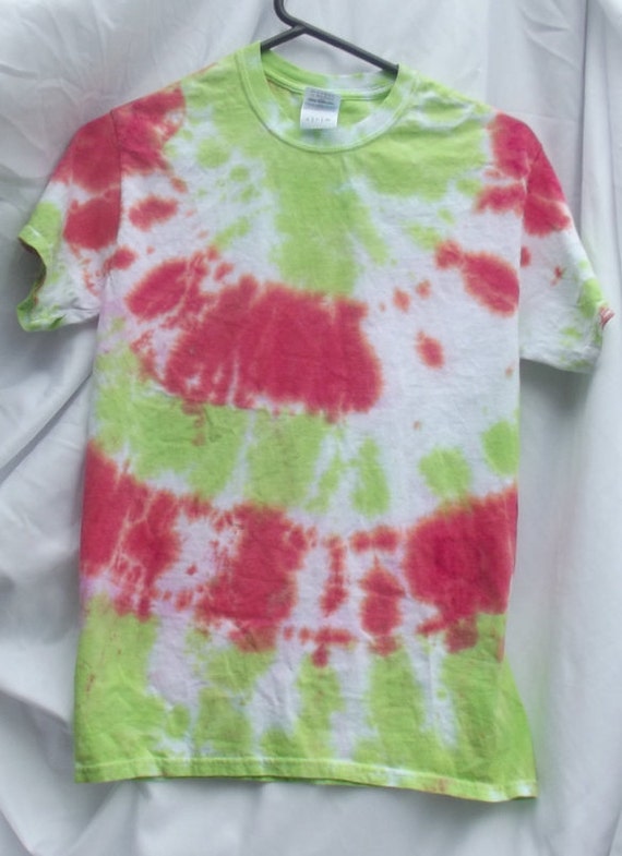 red t shirt green t shirt tye dye by GroovinByTheShore on Etsy