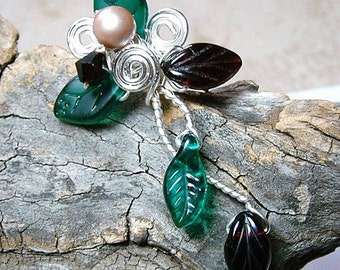 Yule Fairy Ear Cuff Ear Climber Vine Green and Garnet No Piercing, Elven Woodland