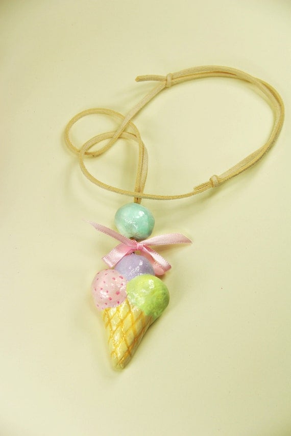 ice-cream necklace in pastel color for trendy girls