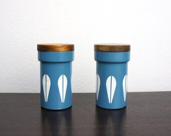 Vintage Cathrineholm Lotus Salt and Pepper Shaker Set, Teal Turquoise Blue Spice Jars Teak Lids, Painted Aluminup, Made in Japan