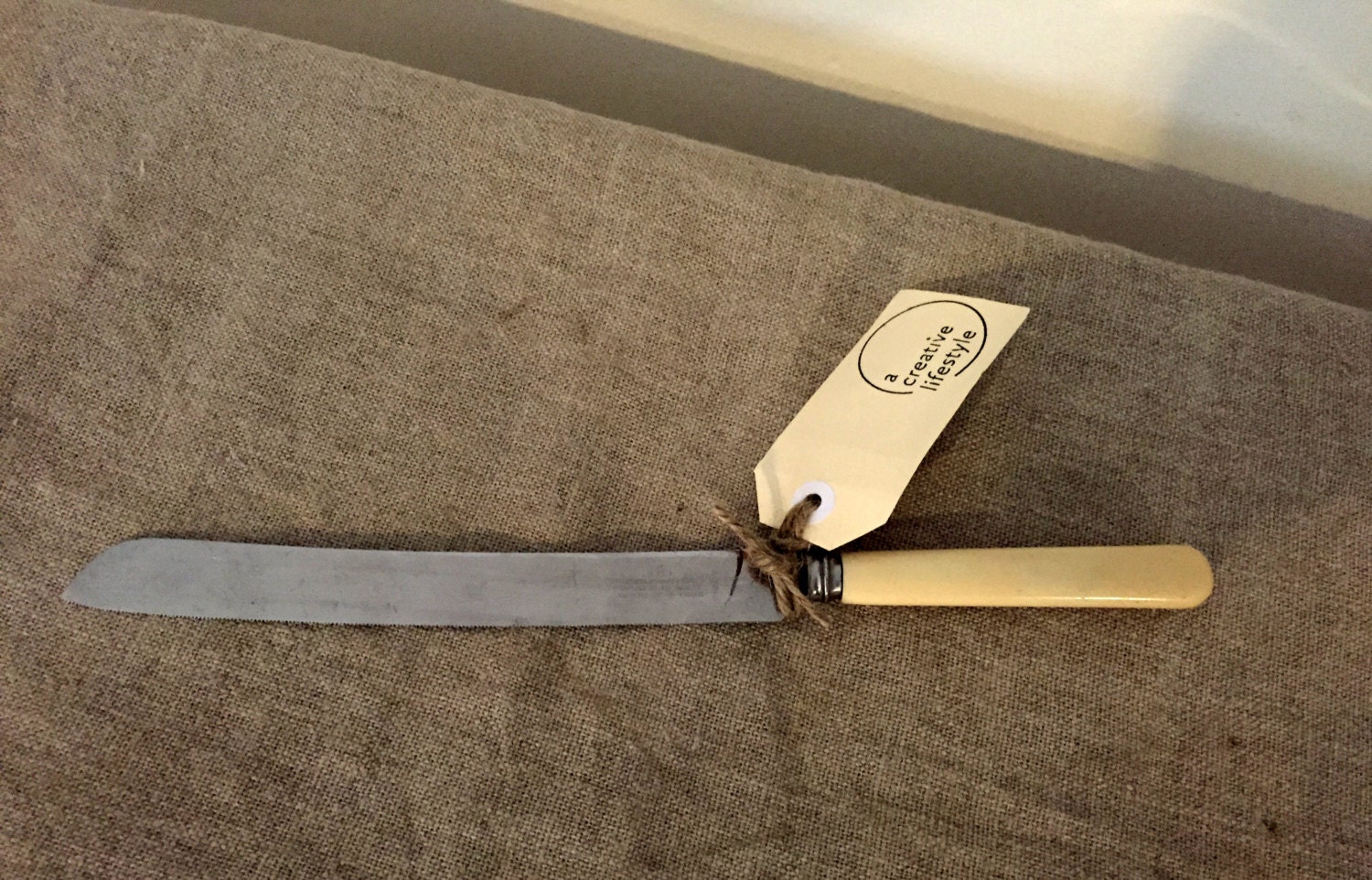 Fabulous VINTAGE Sheffield English Bone Handle Bread Knife. My vintage home. Haute Juice