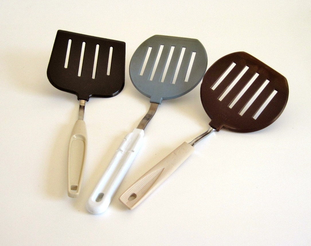 Nylon Plastic Short Handle Spatulas Kitchen by LaurasLastDitch