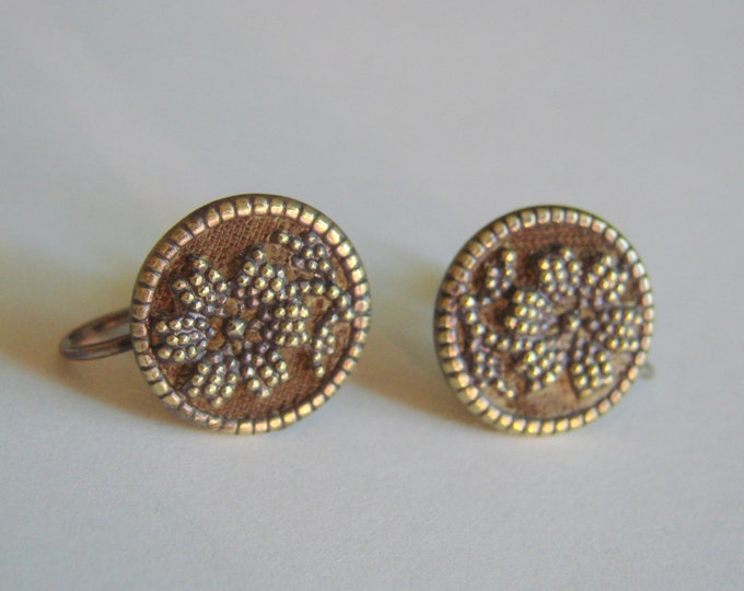 Victorian Floral Button Earrings / Gold Plated Granulation Tops / Sterling Screw Backs / Antique / Vintage Jewelry