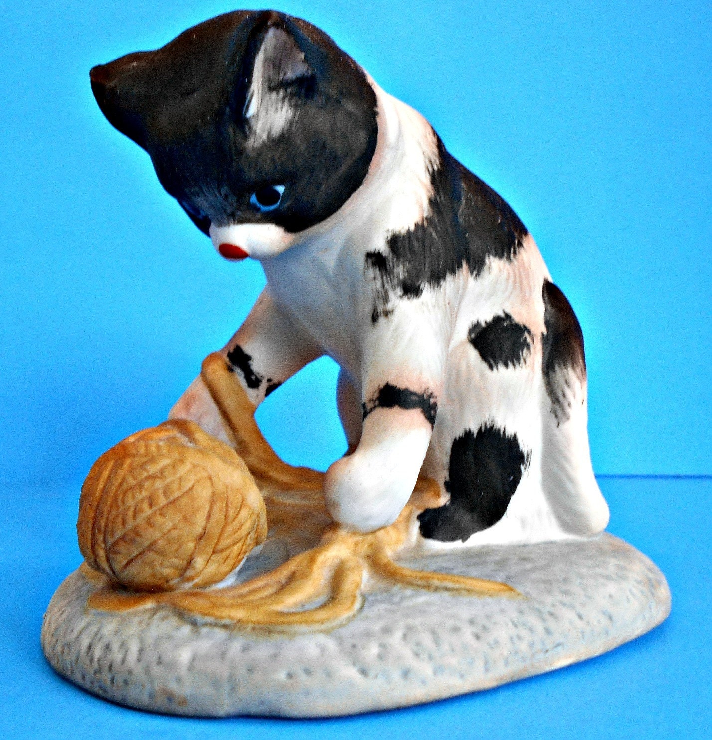 black and white ceramic cat figurine