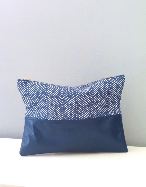 navy blue and white clutch bag