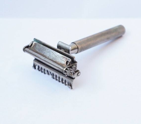 Items similar to Price downVintage safety razor/Valet Auto Strop