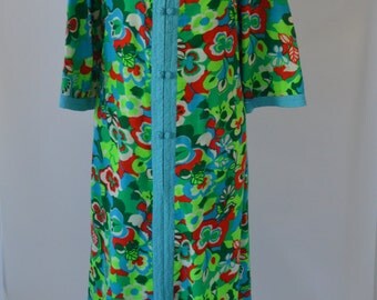 Vintage 1960s Housecoat Floral Kimono Style